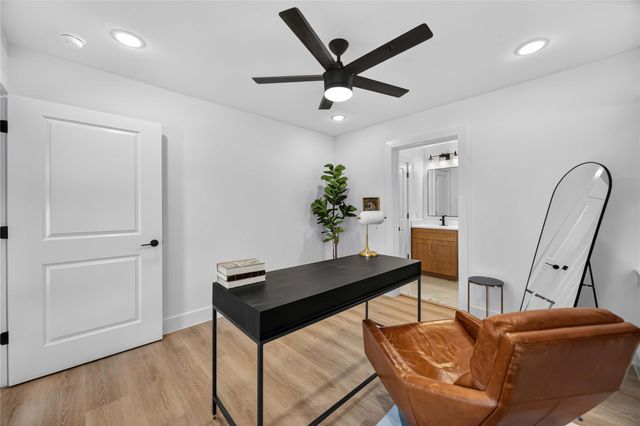 316 Walthall B, Houston, TX 77022