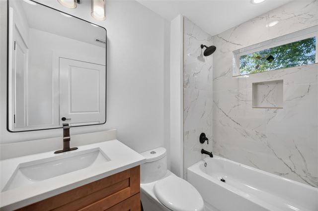 316 Walthall B, Houston, TX 77022