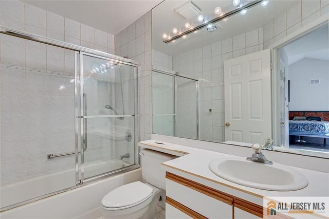 64 Winthrop Road, Monroe, NJ 08831