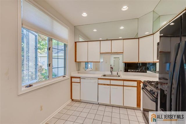 64 Winthrop Road, Monroe, NJ 08831