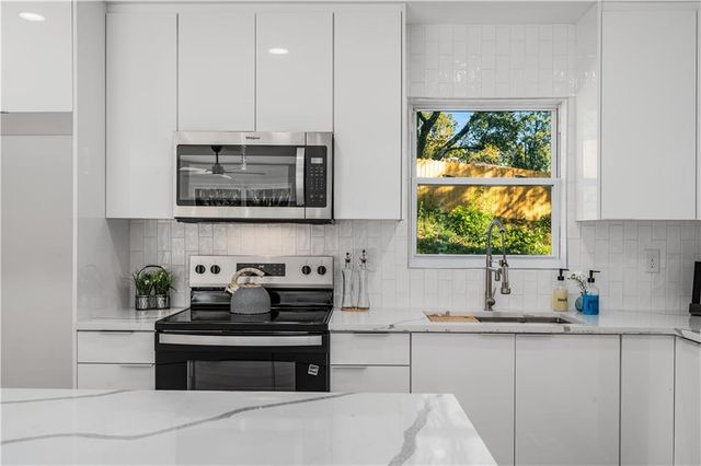 2377 Fontaine Circle, Decatur, GA 30032