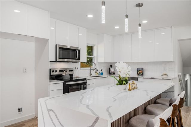 2377 Fontaine Circle, Decatur, GA 30032