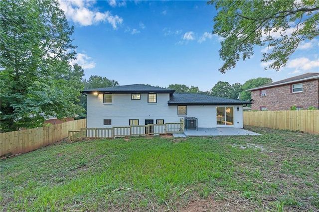 2377 Fontaine Circle, Decatur, GA 30032