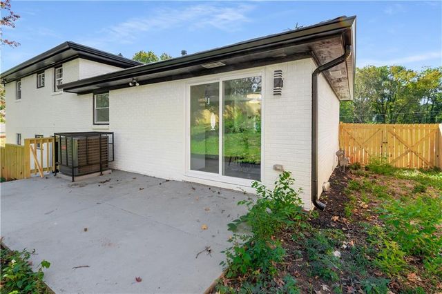 2377 Fontaine Circle, Decatur, GA 30032