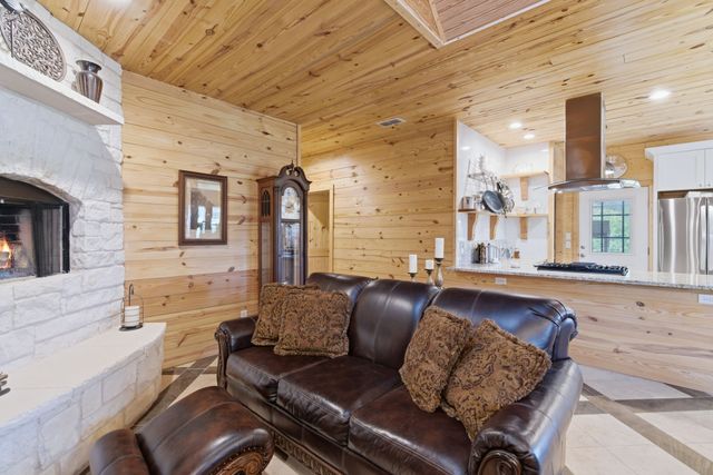 118 W Heath Street, Hico, TX 76457