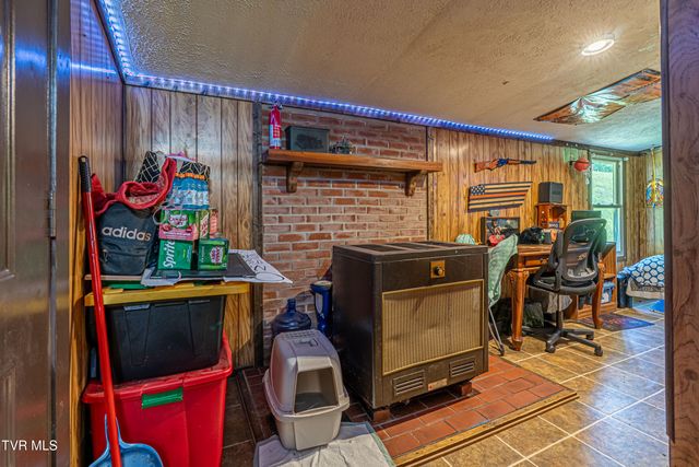4432 Walker Mountain Road, Bristol, VA 24202