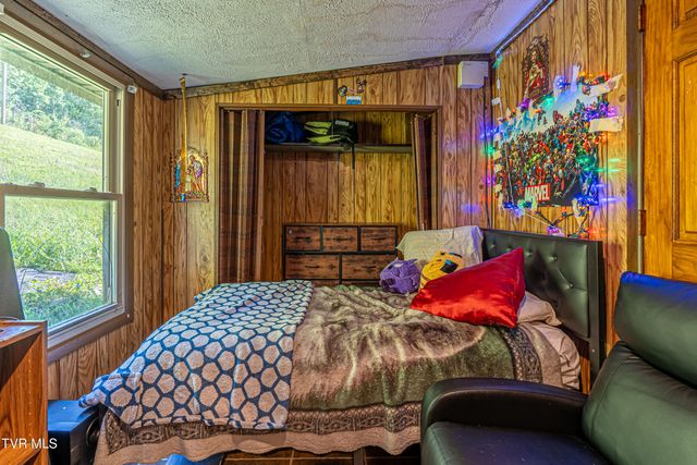 4432 Walker Mountain Road, Bristol, VA 24202