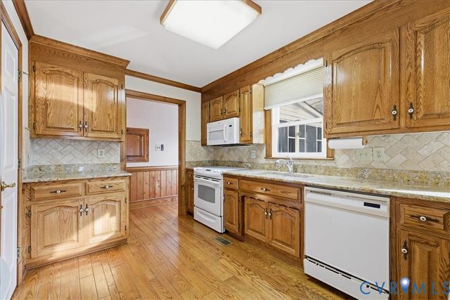 4727 Rieves Pond Dr, Chester, VA 23831