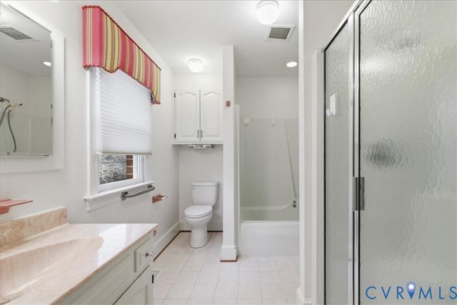 4727 Rieves Pond Dr, Chester, VA 23831