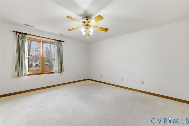 4727 Rieves Pond Dr, Chester, VA 23831