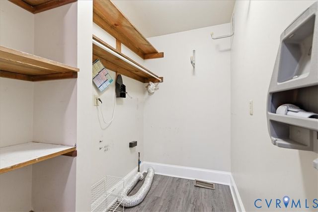 4727 Rieves Pond Dr, Chester, VA 23831