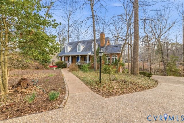 4727 Rieves Pond Dr, Chester, VA 23831