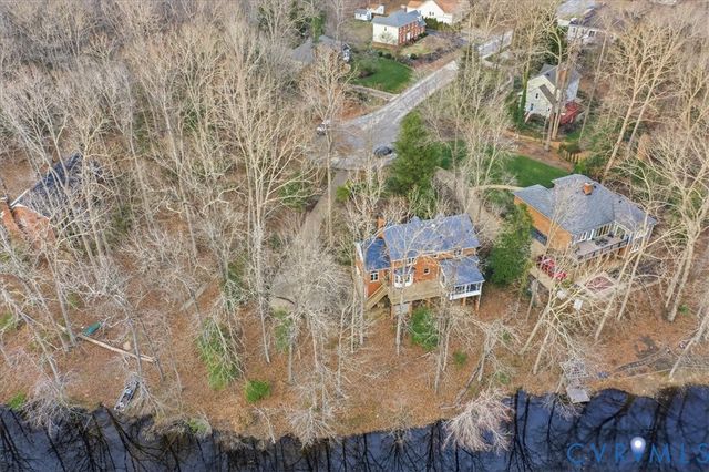 4727 Rieves Pond Dr, Chester, VA 23831