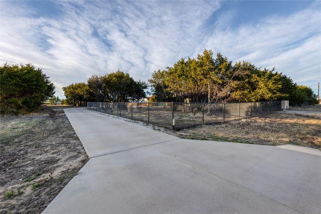 301 Sharla Smelley Road, Weatherford, TX 76088