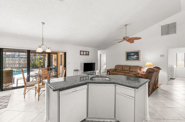 6016 Sunberry Circle, Boynton Beach, FL 33437