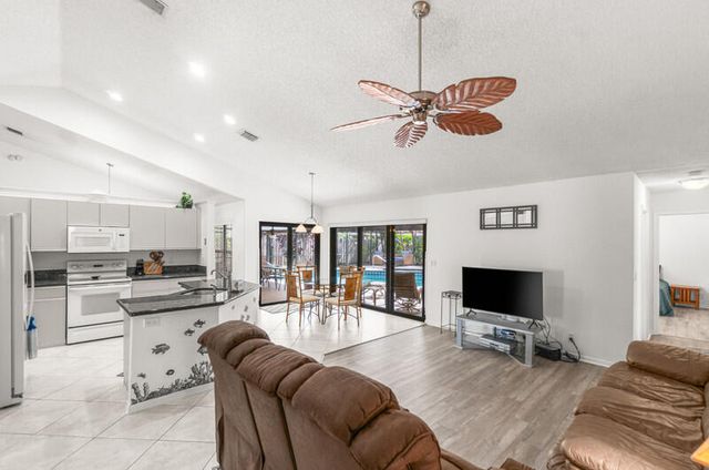 6016 Sunberry Circle, Boynton Beach, FL 33437