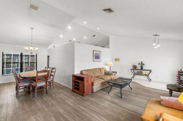 6016 Sunberry Circle, Boynton Beach, FL 33437