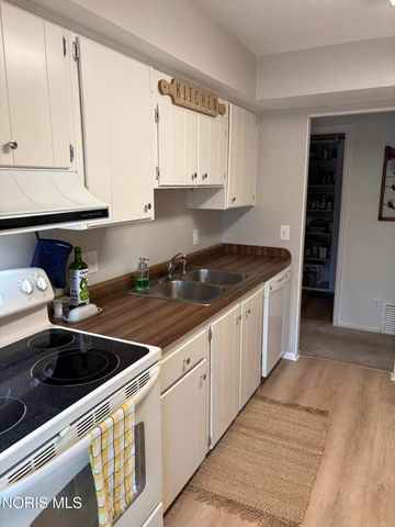 5679 Monroe Street, Building 3 Unit 702, Sylvania, OH 43560