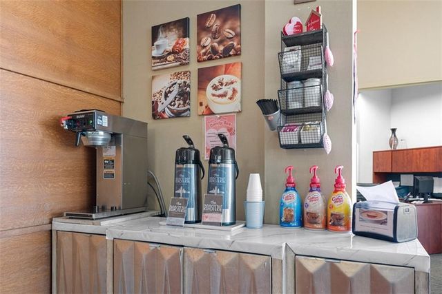 3838 Rainbow Boulevard 1501, Kansas City, KS 66103