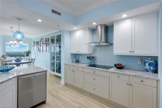 1060 BORGHESE LN 1404, Naples, FL 34114