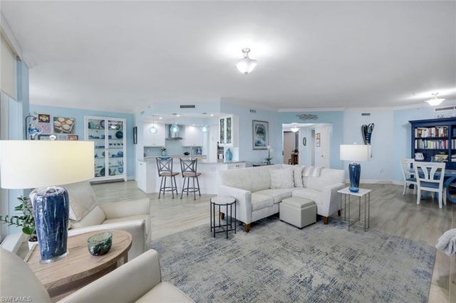 1060 BORGHESE LN 1404, Naples, FL 34114