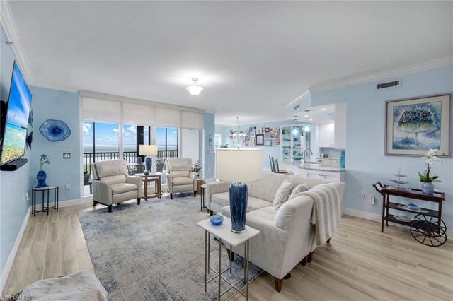 1060 BORGHESE LN 1404, Naples, FL 34114