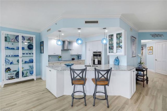 1060 BORGHESE LN 1404, Naples, FL 34114