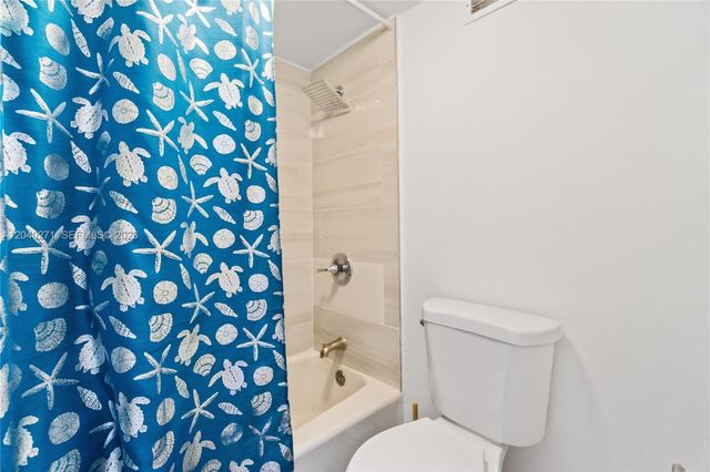 100 Lincoln Rd 538, Miami Beach, FL 33139