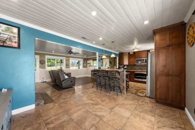 6842 Shaw Ln, Lincoln, CA 95648