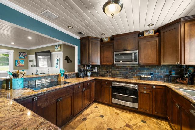 6842 Shaw Ln, Lincoln, CA 95648