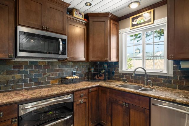 6842 Shaw Ln, Lincoln, CA 95648