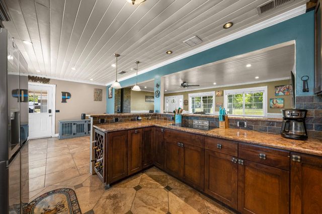 6842 Shaw Ln, Lincoln, CA 95648