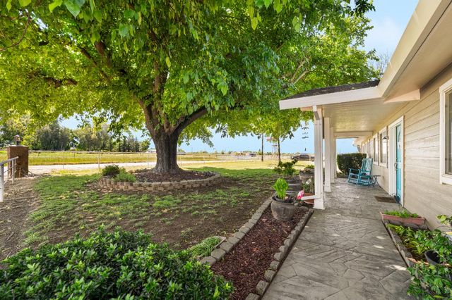 6842 Shaw Ln, Lincoln, CA 95648