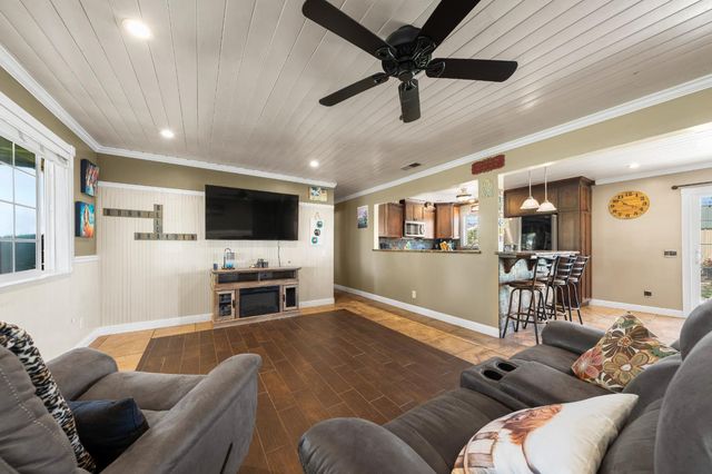6842 Shaw Ln, Lincoln, CA 95648