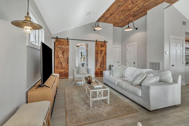 1711 Sherwood Ln, Nashville, TN 37216