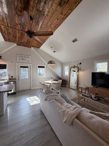 1711 Sherwood Ln, Nashville, TN 37216