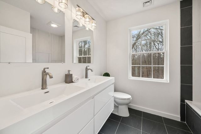 441 Old County Rd, Westport, MA 02790