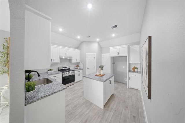 5014 E Meadow Drive, Deer Park, TX 77536