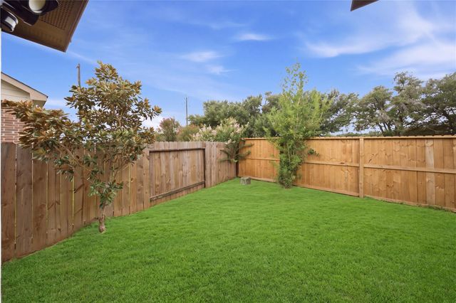 5014 E Meadow Drive, Deer Park, TX 77536