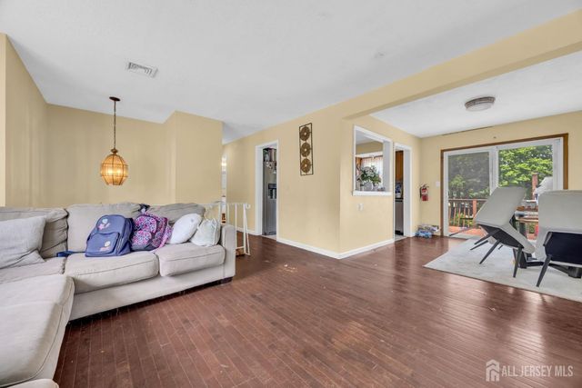 26 Nancy Lane, Piscataway, NJ 08854