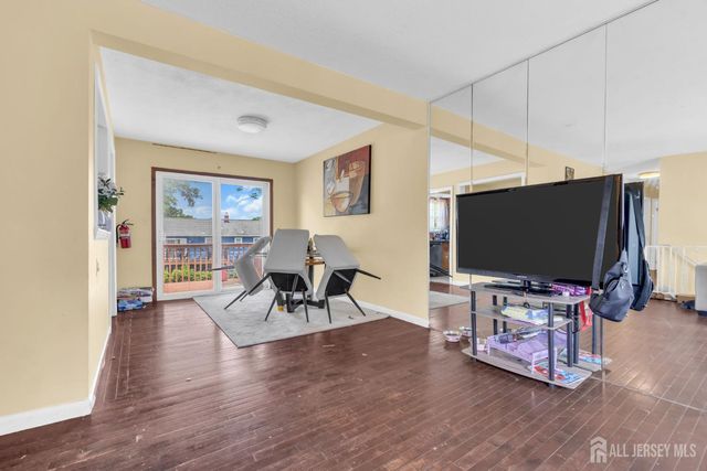 26 Nancy Lane, Piscataway, NJ 08854