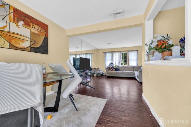 26 Nancy Lane, Piscataway, NJ 08854