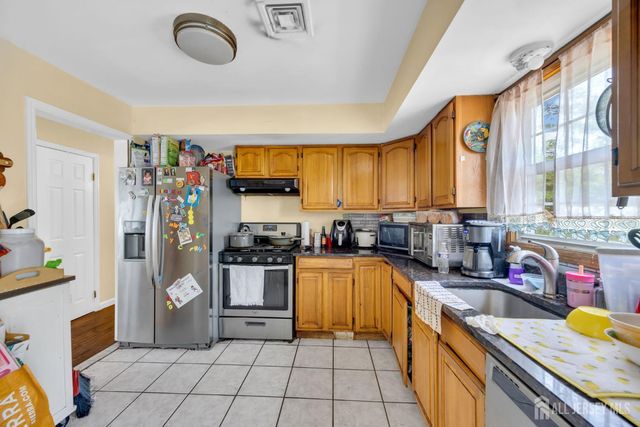 26 Nancy Lane, Piscataway, NJ 08854