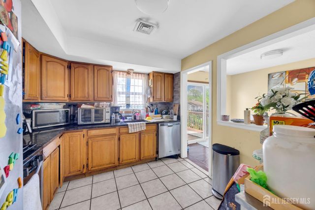 26 Nancy Lane, Piscataway, NJ 08854