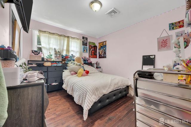 26 Nancy Lane, Piscataway, NJ 08854