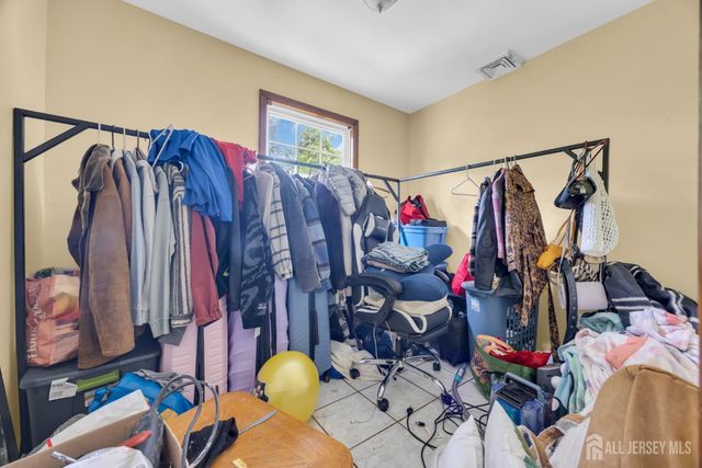26 Nancy Lane, Piscataway, NJ 08854