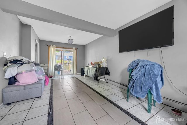 26 Nancy Lane, Piscataway, NJ 08854