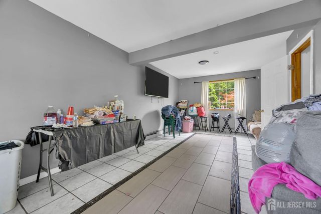 26 Nancy Lane, Piscataway, NJ 08854