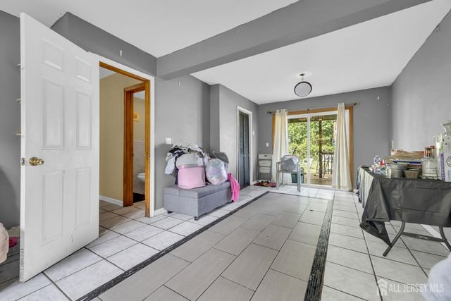 26 Nancy Lane, Piscataway, NJ 08854