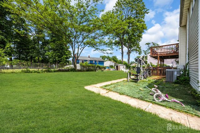 26 Nancy Lane, Piscataway, NJ 08854